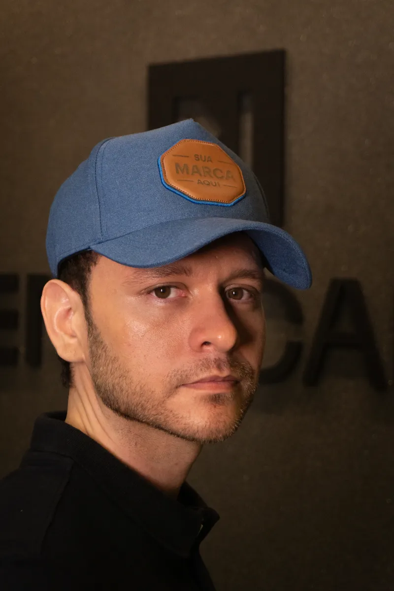 Boné personalizado produzido pela Ene Caps — foto real 15