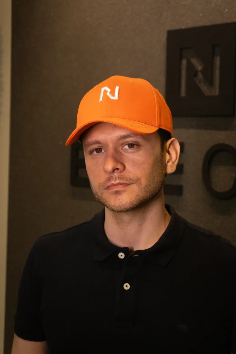 Boné personalizado produzido pela Ene Caps — foto real 21
