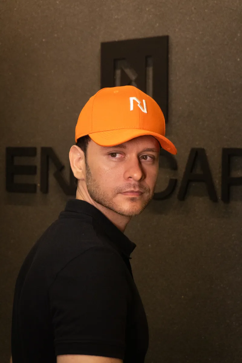 Boné personalizado produzido pela Ene Caps — foto real 22